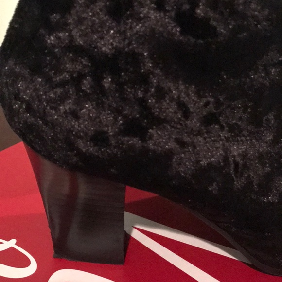 Velvet Boots - Picture 2 of 3